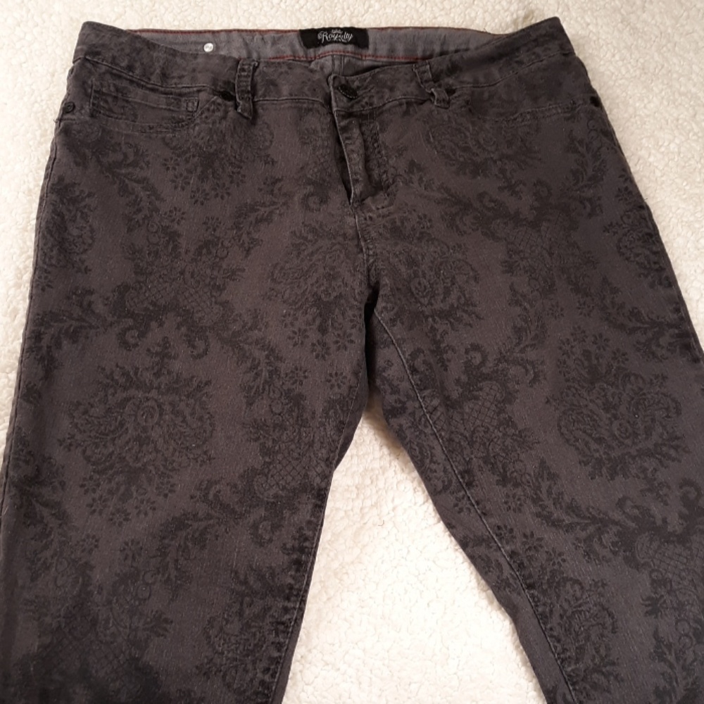 Gray Damask Print Skinny Jean's Sz 14/16